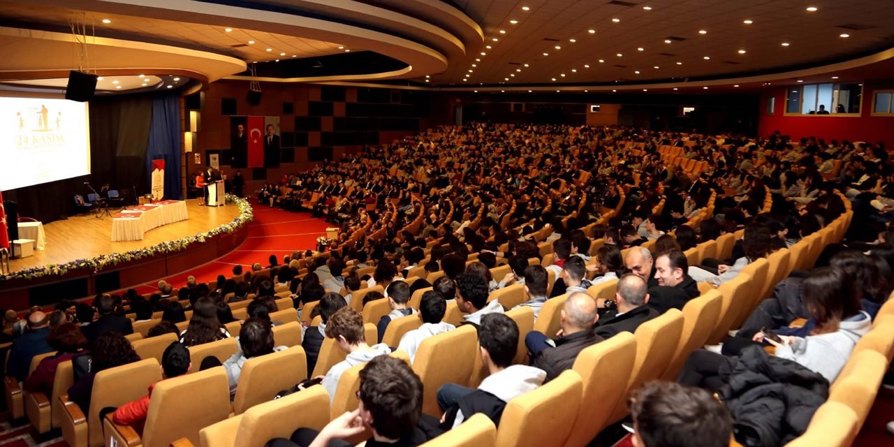 CHP'li vekil: Aydın'da öğrenciler zorla etkinliğe götürüldü, 10 lira da yol parası alındı