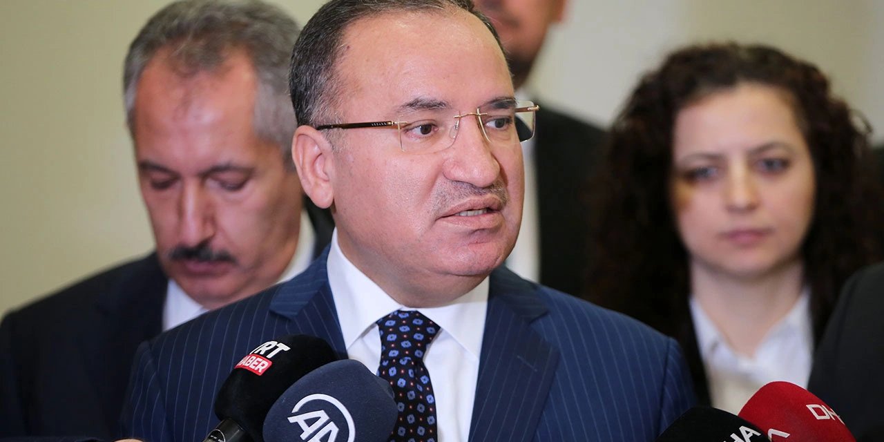 Bekir Bozdağ'ın hedefinde 6'lı masa var: ‘Darbelerin olduğu Türkiye'ye geri dönmek…’