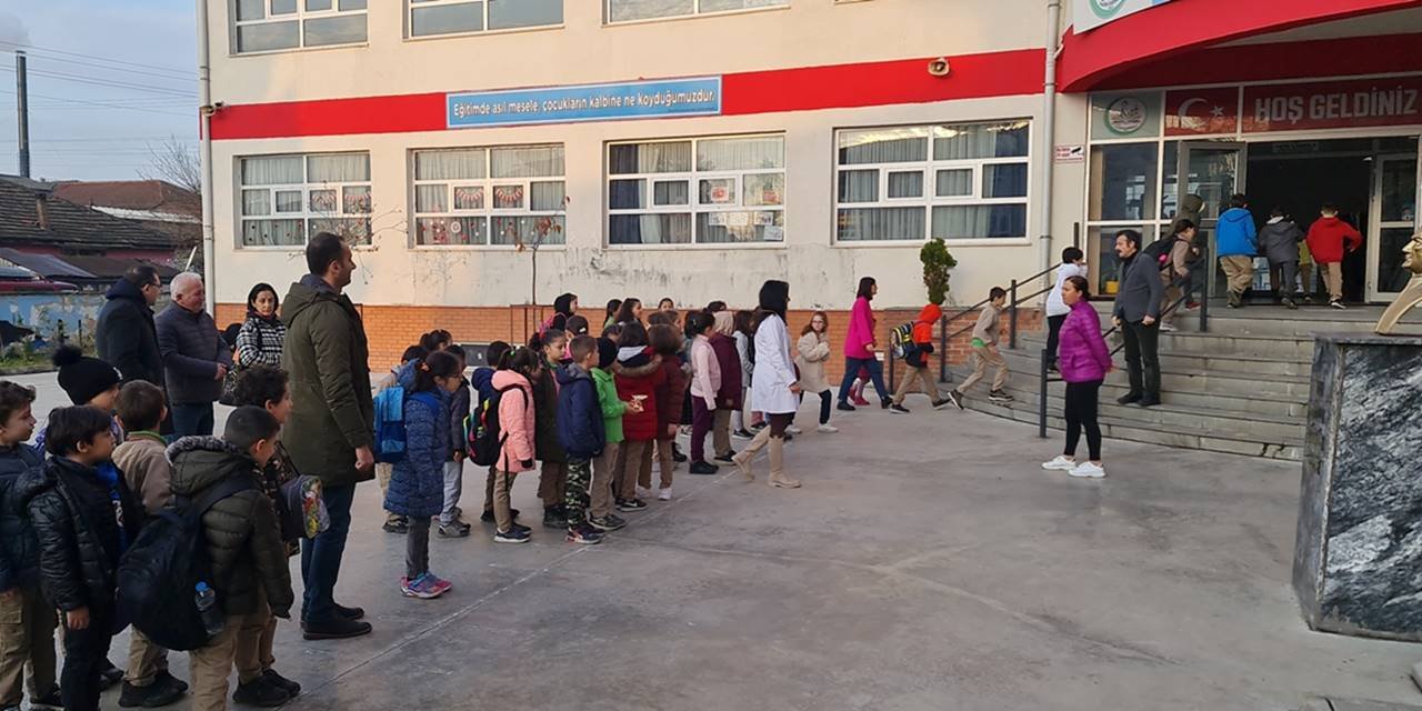 Düzce'de deprem sonra ilk ders zili çaldı: Sosyal aktivite ve rehberlik hizmeti verilecek