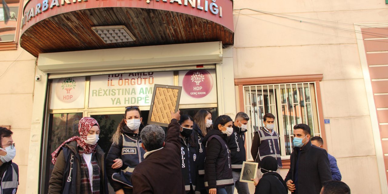 Evlat nöbeti tutan baba: Oğlumun hayali, futbolcu olmaktı