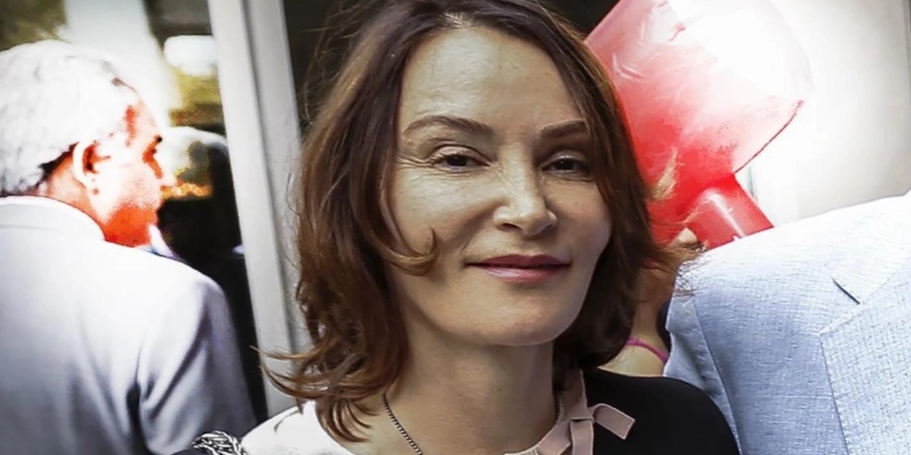 Aslı Baykal CHP'yi hedef aldı, AKP'ye göz kırptı