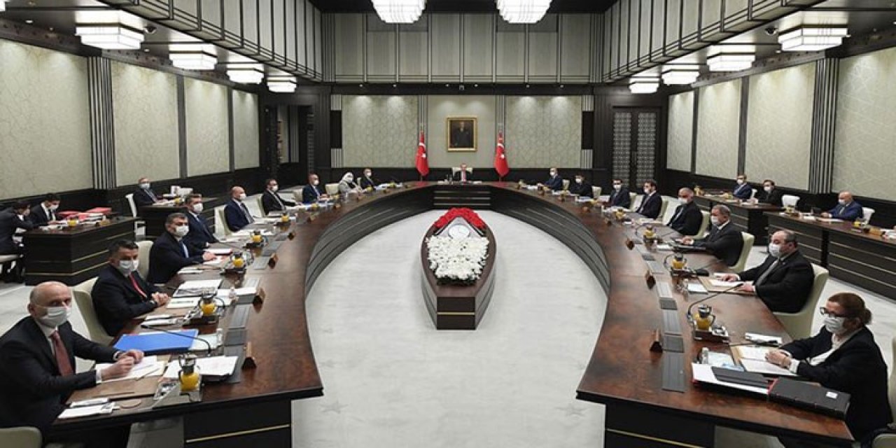 Toplantı 3,5 saat sürdü. AKP Genel Başkanı ve Cumhurbaşkanı  Erdoğan başkanlığında toplandı, açıklamalar geliyor