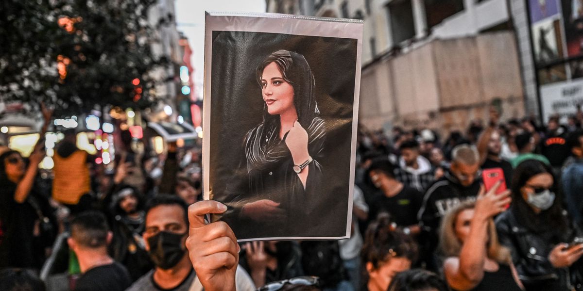 İran'da Mahsa Amini protestolarına bağlı olarak ilk idam cezası infaz edildi