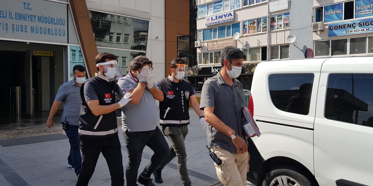 Saunadan hırsızlık şüphelisi, kovalamacada araçla duvara çarpınca yakalandı