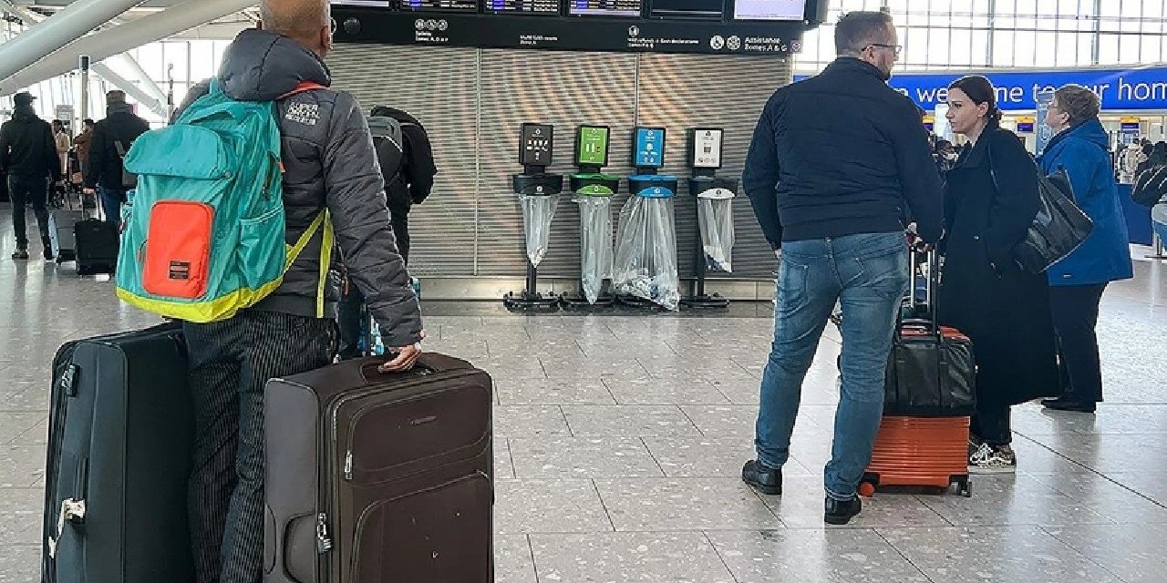 İngiltere'de kar hayatı felç etti: Londra uçuşlarında iptal ve ertelemeler