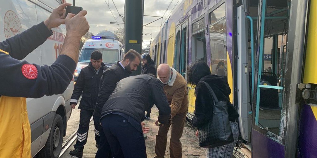 Kabataş'ta tramvay raydan çıktı: Dört kişi yaralandı