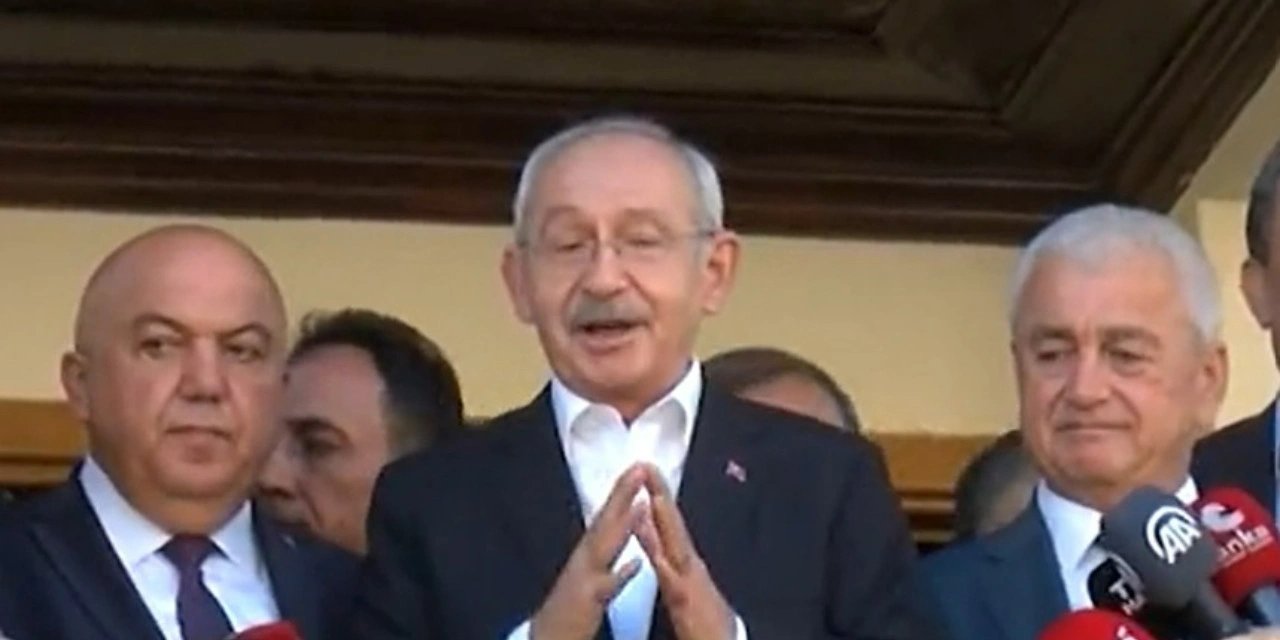 'Balkon, balkon' sloganlarına kayıtsız kalamadı, CHP Lideri balkon konuşması yaptı