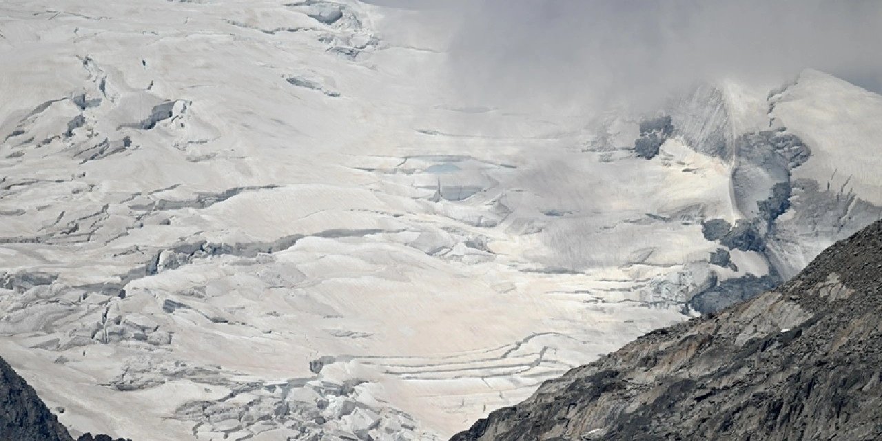 Avusturya'da kayak merkezine çığ düştü, 9 kişiden haber alınamıyor
