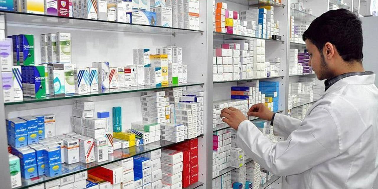 Hastalar ilaç bulamıyor: Bakan Koca 1 ay sonra 'normal'e dönüleceğini açıkladı