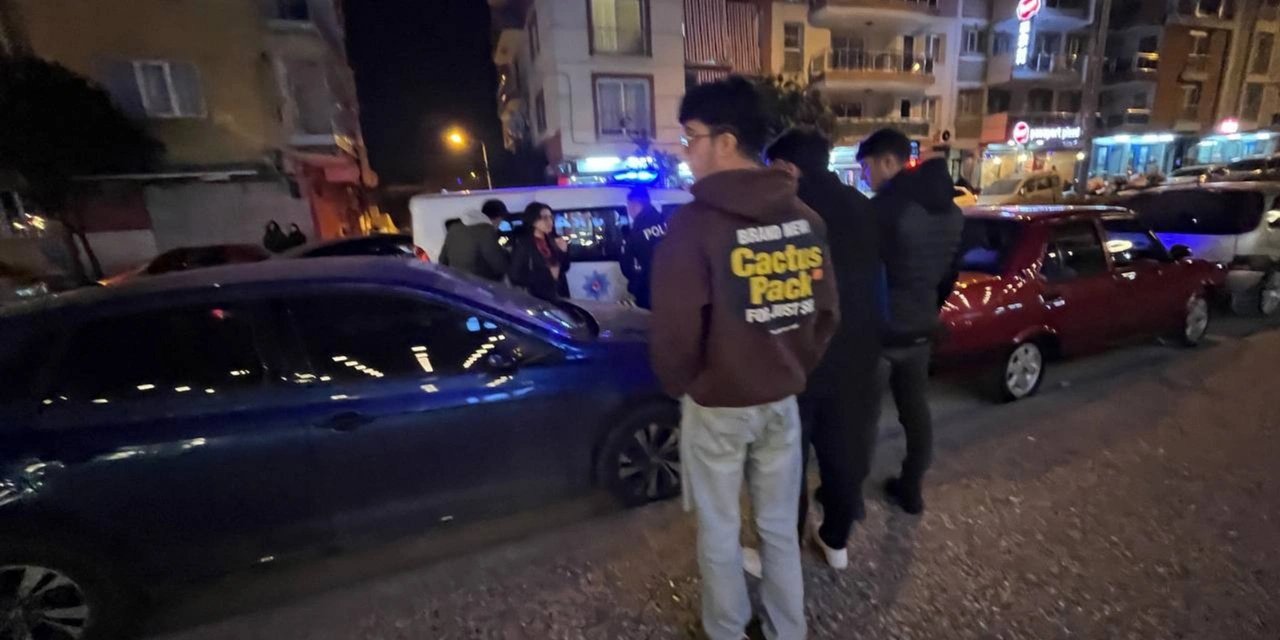 Kadın müşteriyi rahatsız eden şahsa meydan dayağı