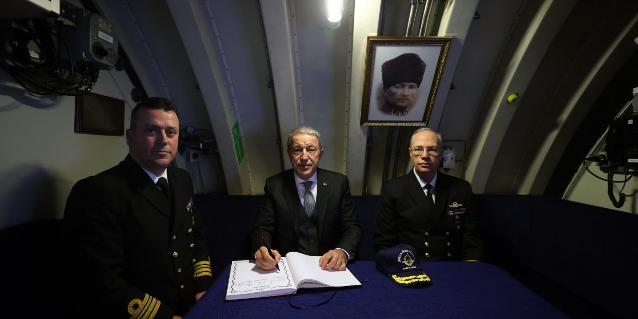 Hulusi Akar'dan Yunanistan'a: Güvendiğiniz dağlara karlar yağmadan aklınızı başınıza alın