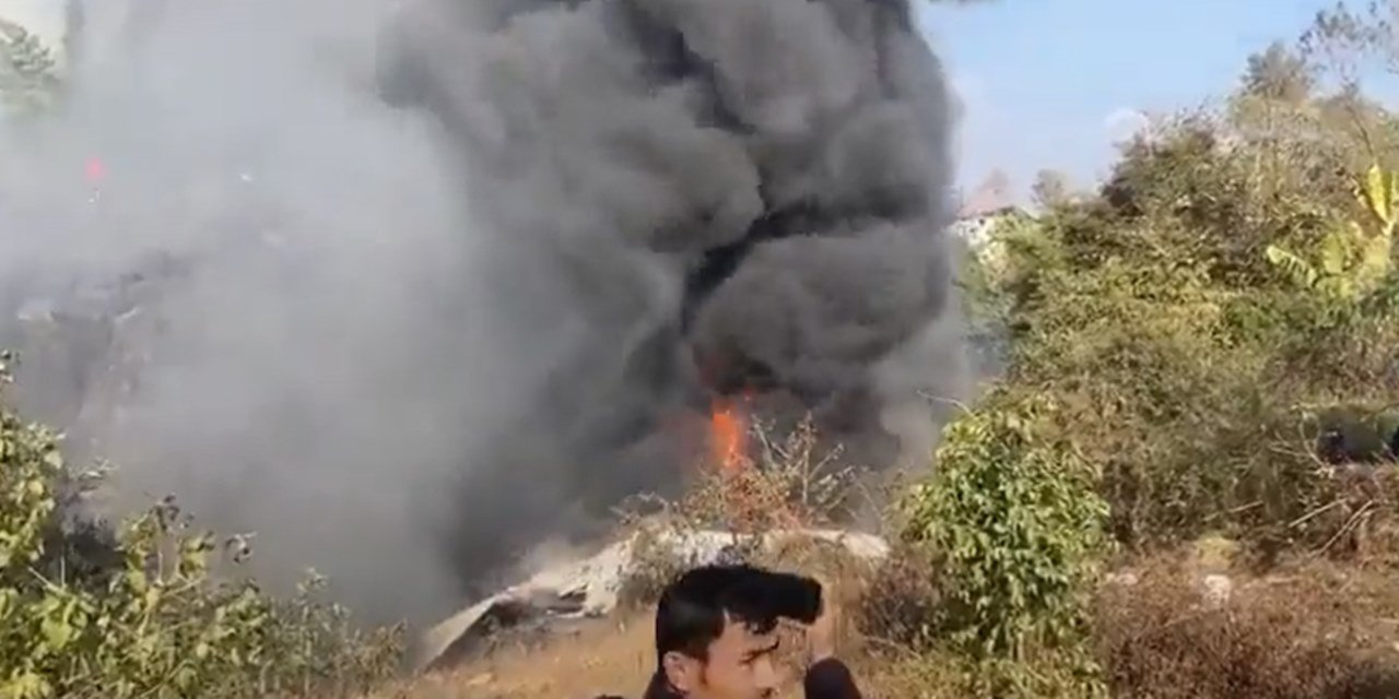 Nepal'deki uçak kazasında 40 kişi hayatını kaybetti