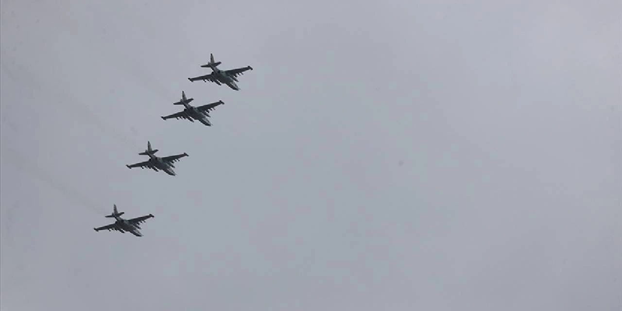 Belarus ve Rusya'dan askeri uçuş tatbikatı