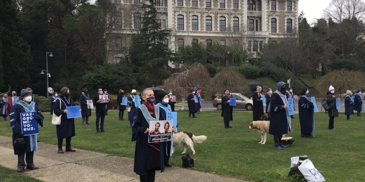 Boğaziçi Üniversitesi öğretim üyesi Dr. Tolga Sütlü yine hedefte
