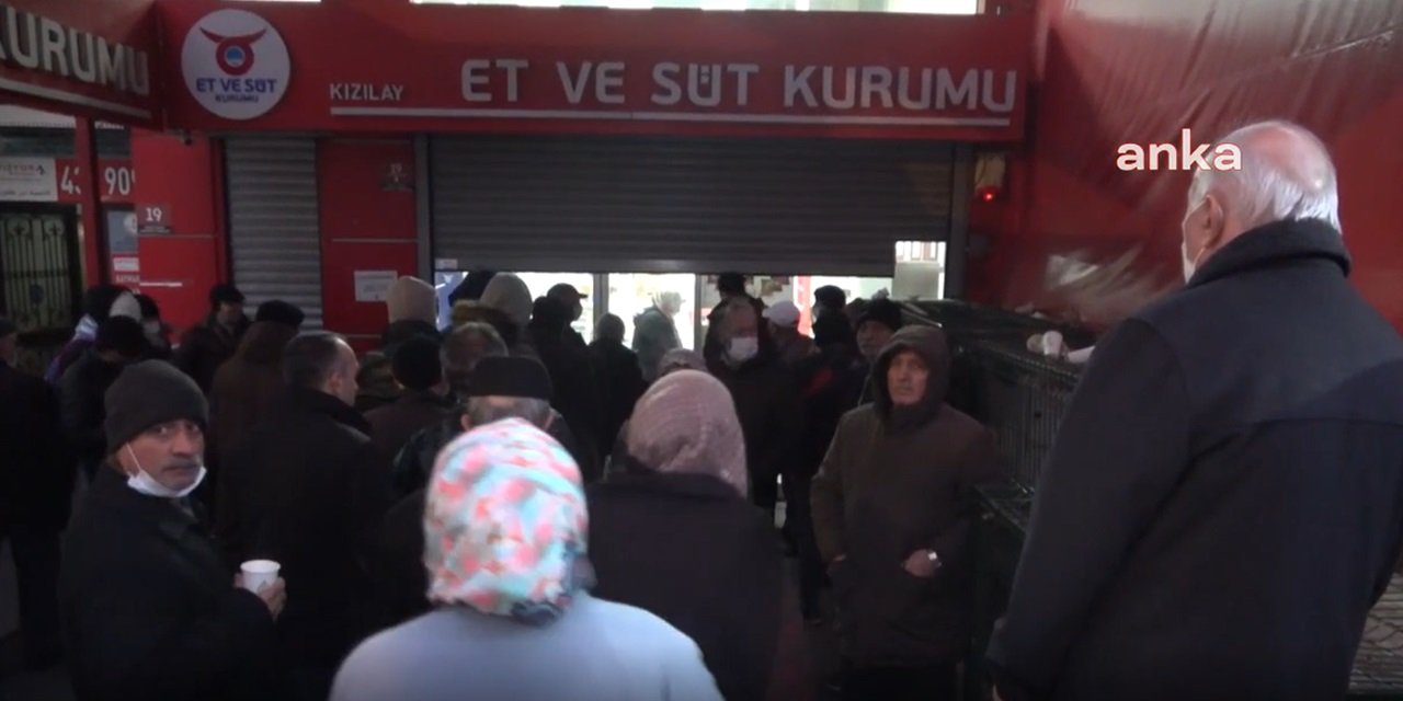 'Ucuz et kuyruğu'nda bekleyenler anlatıyor: Ne geçinmesi, dileniyoruz!