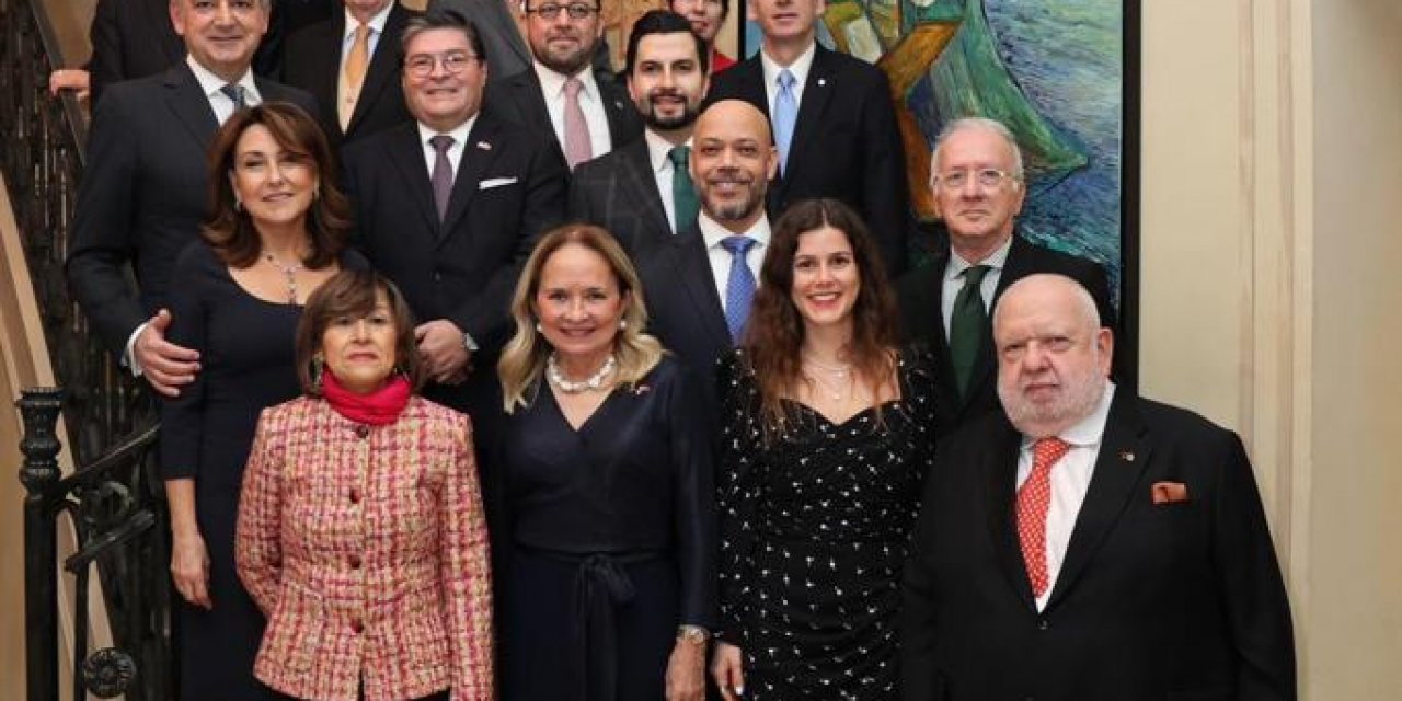 Ertuğrul Özkök yazdı: İlginç bir aile fotoğrafı