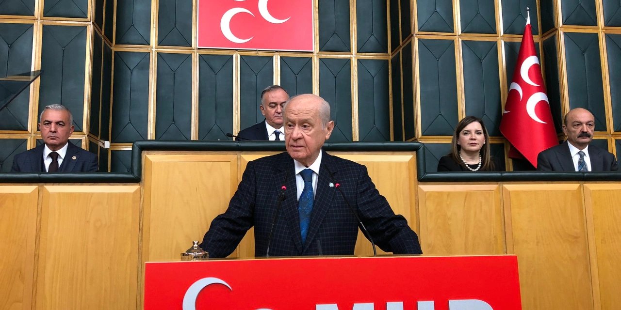 Bahçeli: Aramızda operasyon piyonlarına teslim bayrağı çekecek bir korkak yok, bıyığını kesip ayrılanlarla ilgilenecek değiliz