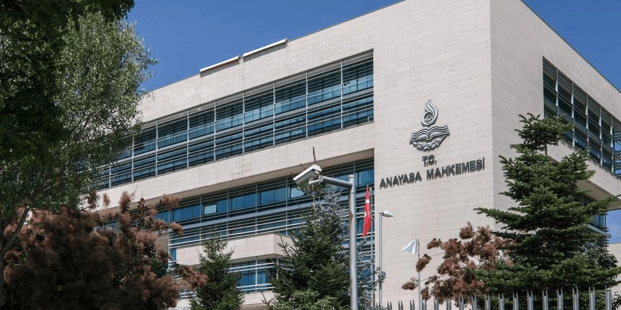 Zühtü Arslan yeniden AYM Başkanı