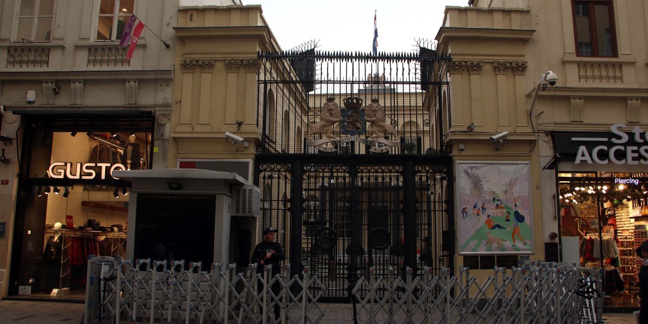 İstanbul beş ülkenin konsolosluğu bugün de kapalı