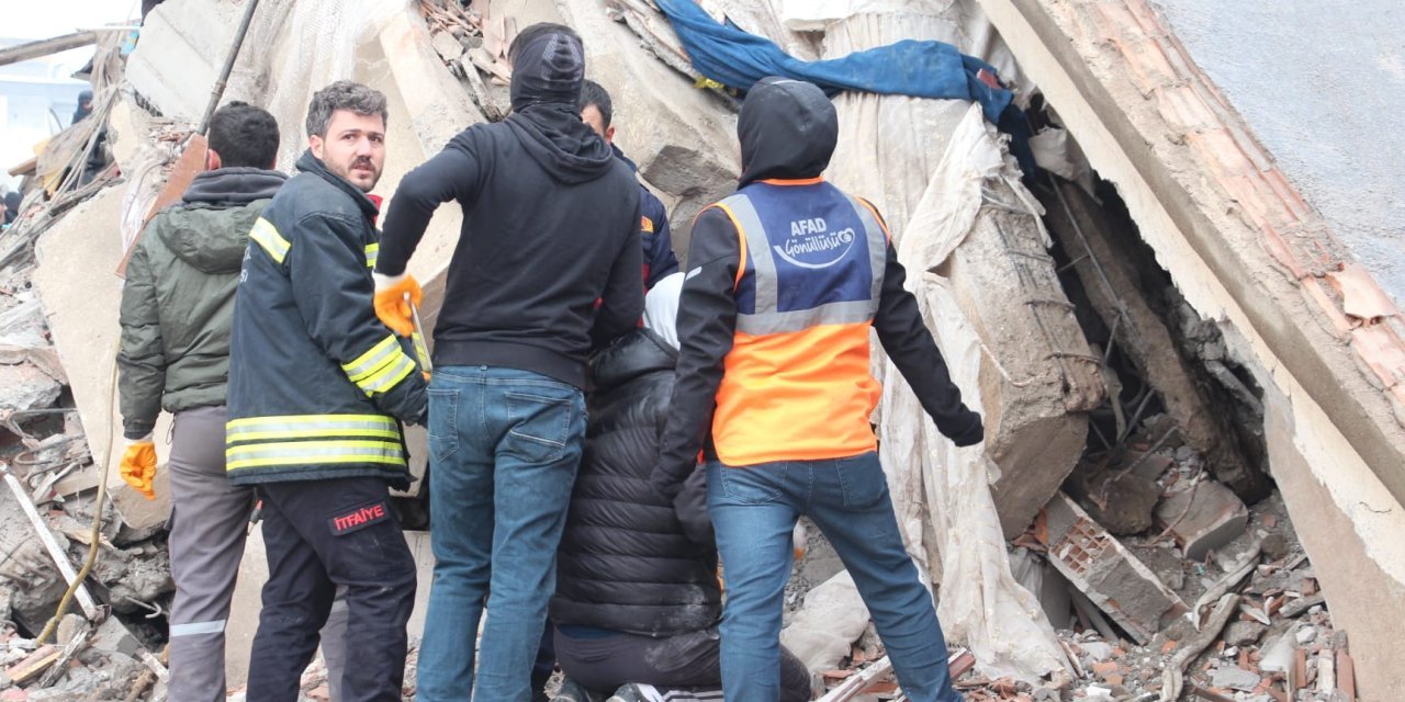 Zonguldak’tan madenciler deprem bölgesine hareket etti