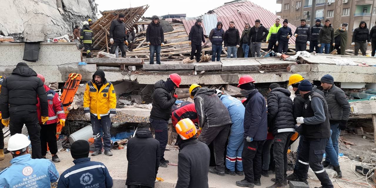 AFAD: 11 bin 302 binanın yıkıldığı ihbarı geldi, 5 bin 775'i teyit edildi