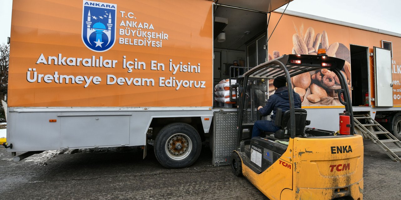 Mansur Yavaş duyurdu: Hatay’da mobil ekmek fırınımızın ilk ekmekleri pişti.