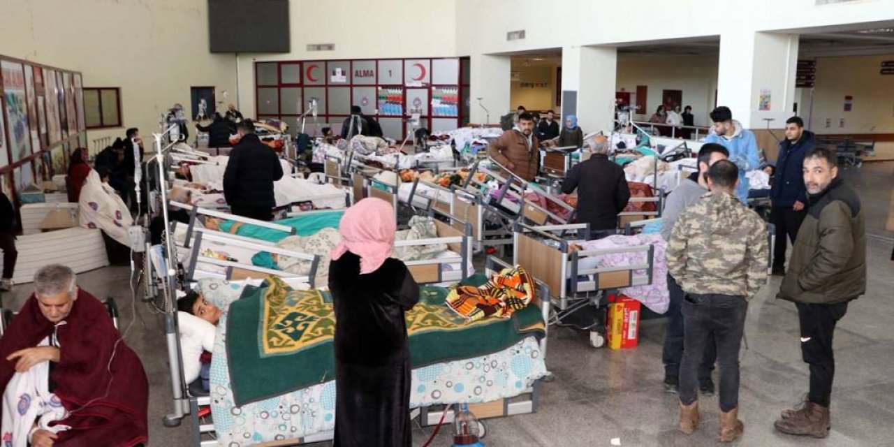 İkinci deprem hastanede risk yarattı: Yaralılar koridorda
