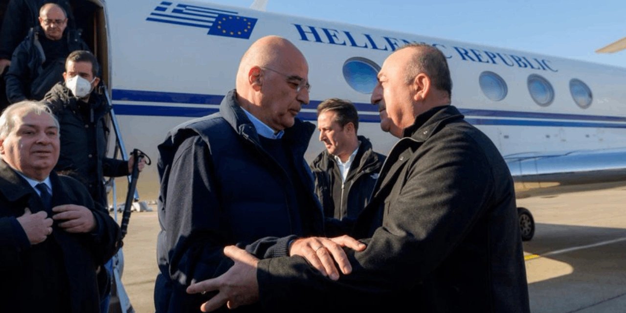 Yunanistan Dışişleri Bakanı Dendias deprem bölgesine geldi