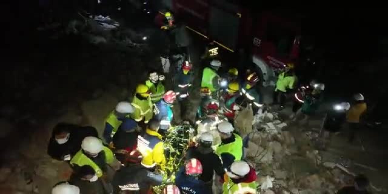 Ankara Büyükşehir İtfaiyesi, şimdiye dek 420 yurttaşı enkaz altından sağ olarak çıkardı