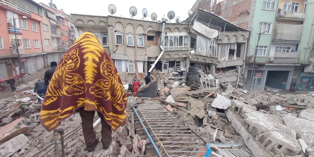 GSM operatörlerine dava açmaya hazırlanıyorlar: Depremzedelerin yanına olamadı