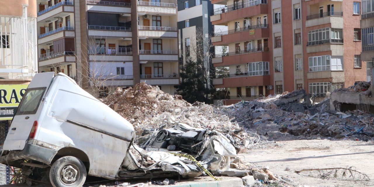 Bakanlık duyurdu: Bilirkişi incelemesi ve numune alınması sonrası enkaz kaldırılıyor