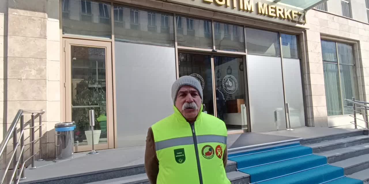 Milletvekilleri misafirhaneyi işgal etti, depremzede sokakta kaldı