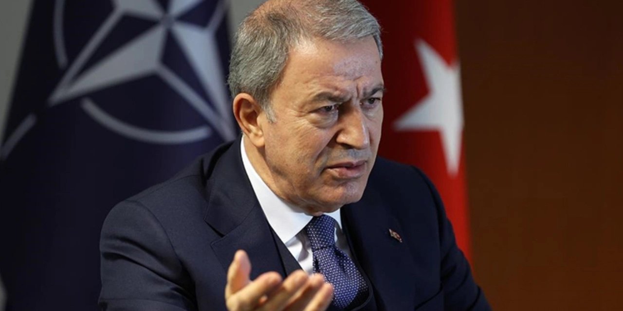 Bakan Akar'dan 'Depremden sonra asker kışladan geç çıkarıldı' iddialarına yanıt