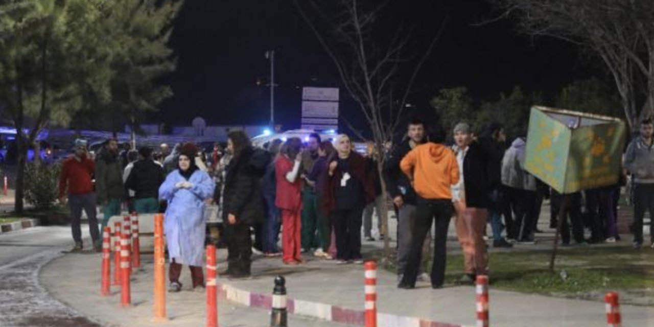 Hatay'da üç dakika arayla 6.4 ve 5.8 büyüklüğünde deprem...