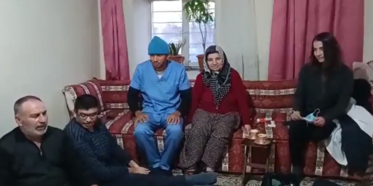 Kübalı doktorlar, Elbistan'da depremzedelerin evlerine giderek hasta görüyor