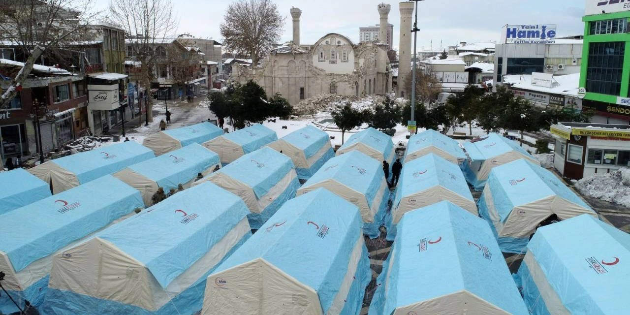 Ahbap, skandalı doğruladı: "Kızılay'dan aldığımız 2050 tane çadırı deprem bölgesine gönderdik"