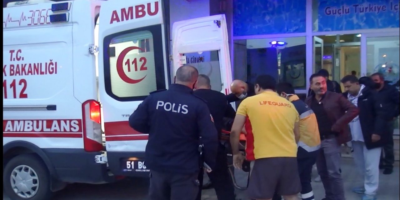 18 yaşındaki genç, yüzme havuzunda boğuldu