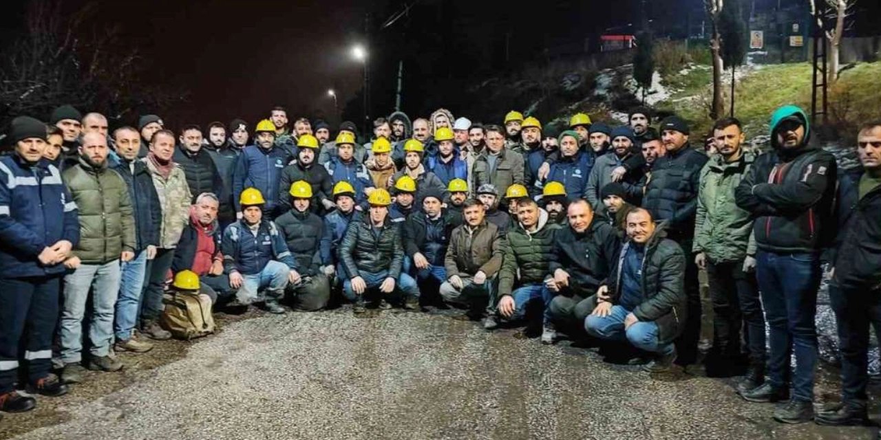 Enkaz altına giren madenciler: '60 saat uykusuz kaldık'
