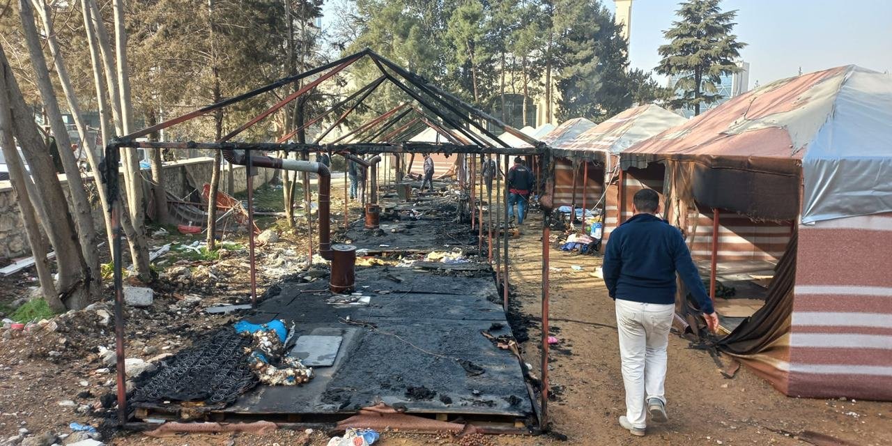 Kahramanmaraş'ta yangın: İki depremzede yaralandı, 7 çadır kullanılamaz hale geldi