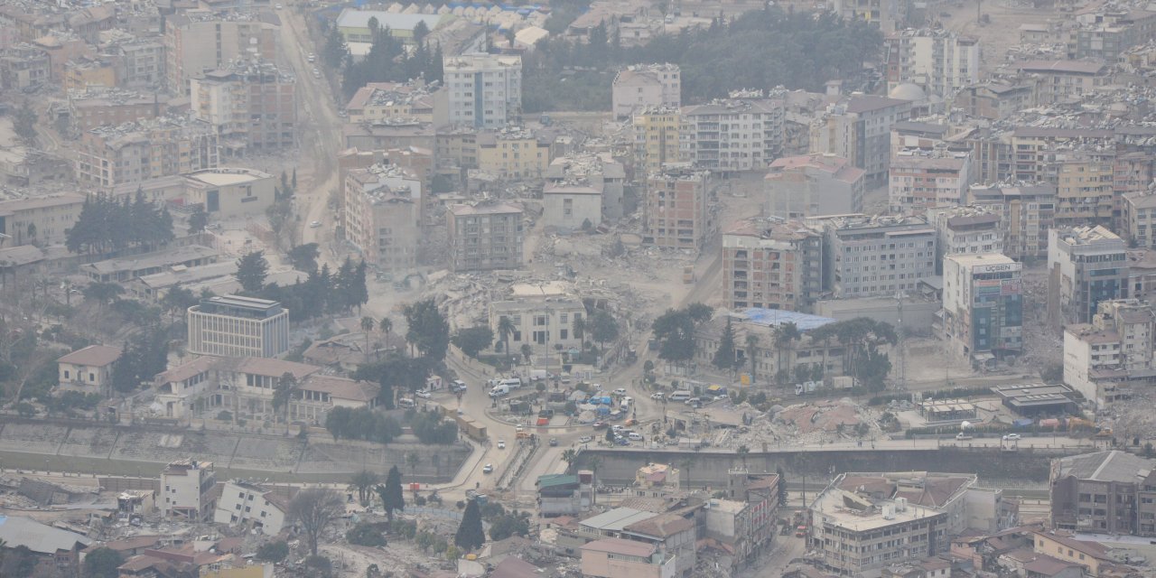 Hatay, enkaz tozu altında
