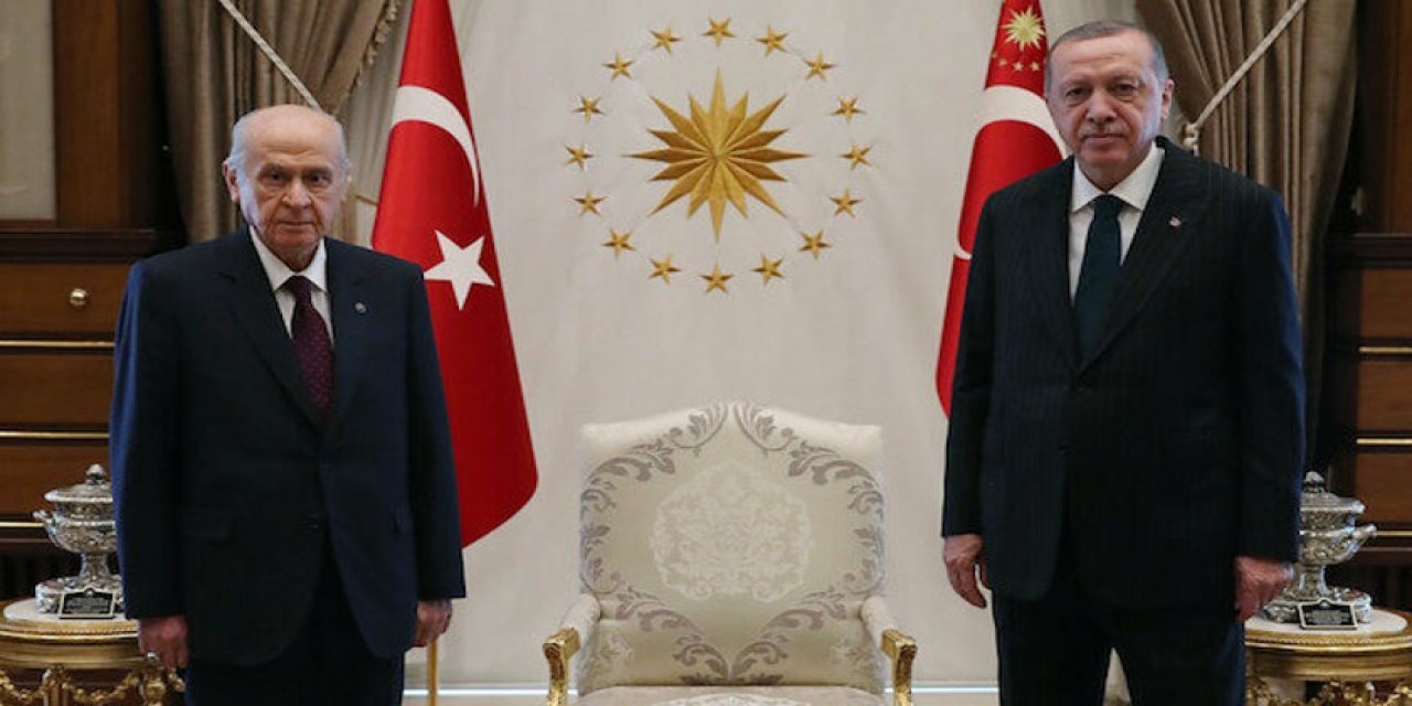 Çatırtı sesleri iyiye işaret! Ahmet Takan'dan dikkat çeken yorum! Bahçeli’nin Erdoğan’a ortaklık bozulur mesajı...