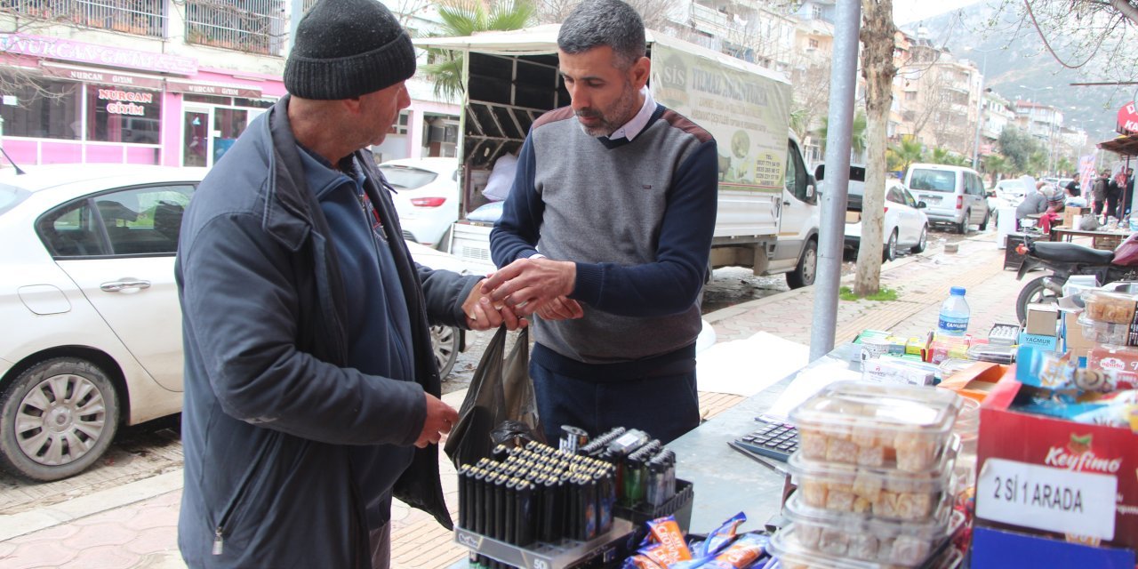 Hatay’da esnaf yaralarını sarmaya başladı; veresiye defterleri yeniden açıldı