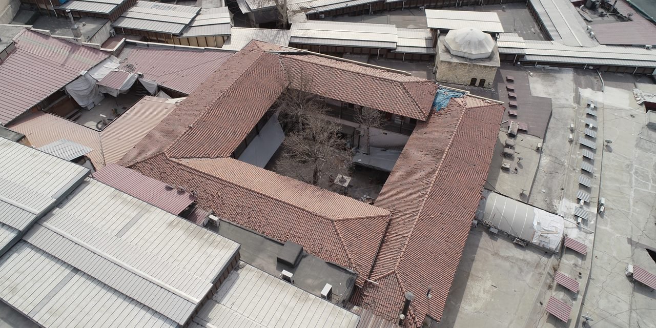 500 yıllık kapalı çarşı depremde yıkılmadı