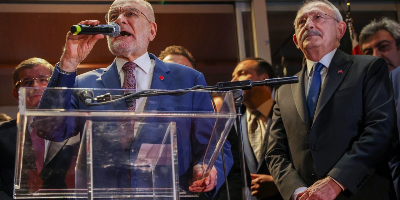 Ertuğrul Özkök yazdı: Esselamün aleyküm’le biten gece 7 Mayıs gecesi ruhunun aynısı mıydı?