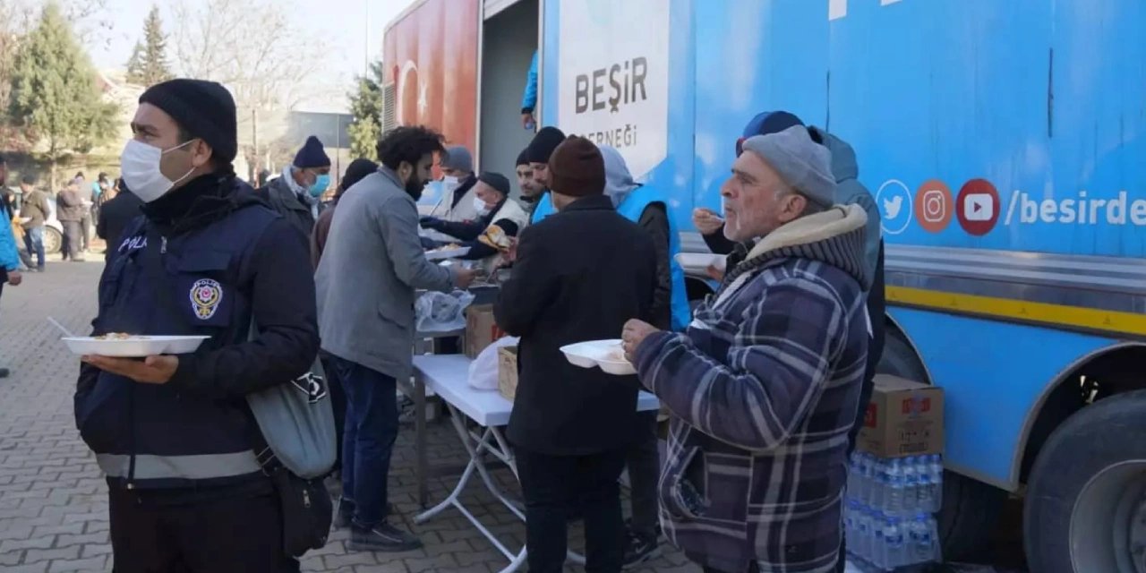Seferber olanların malzemelerine el konuldu: Ön sıralar tarikatlara ayrıldı
