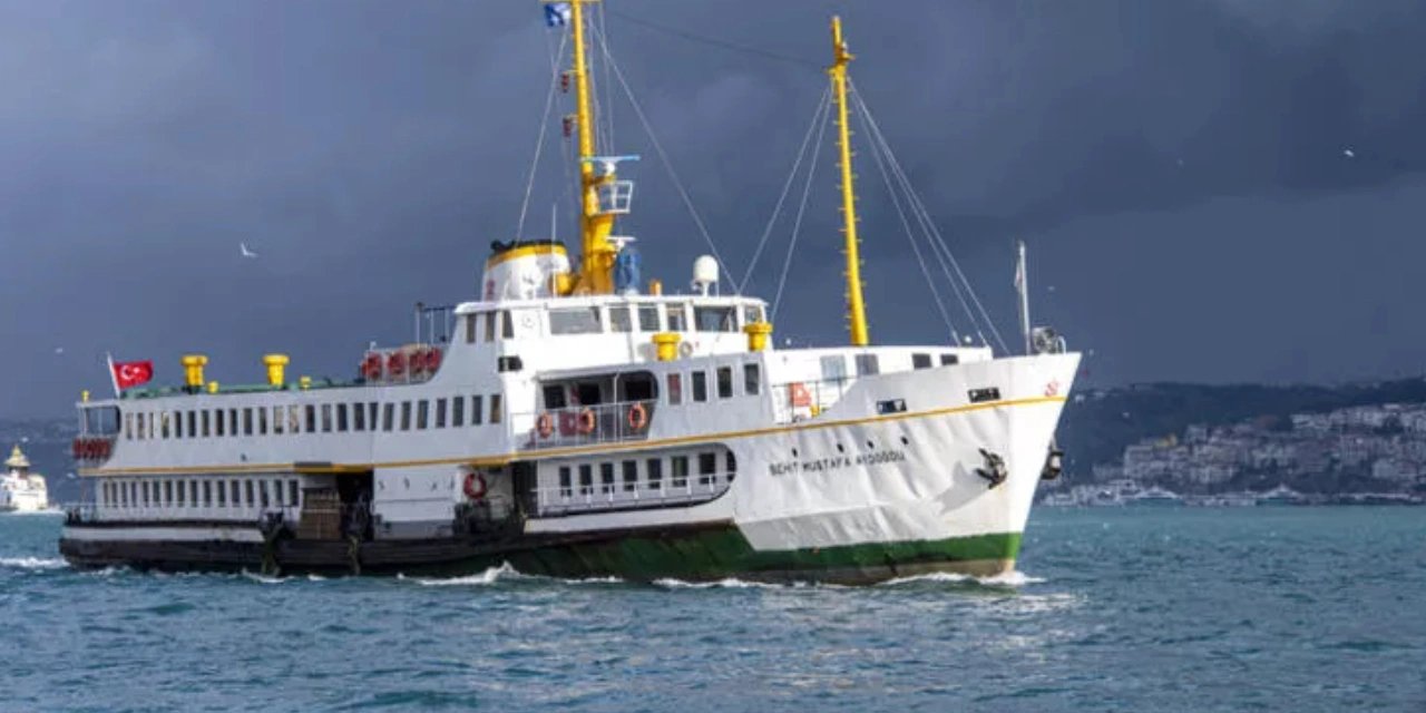 İstanbul'da vapur seferlerine lodos engeli