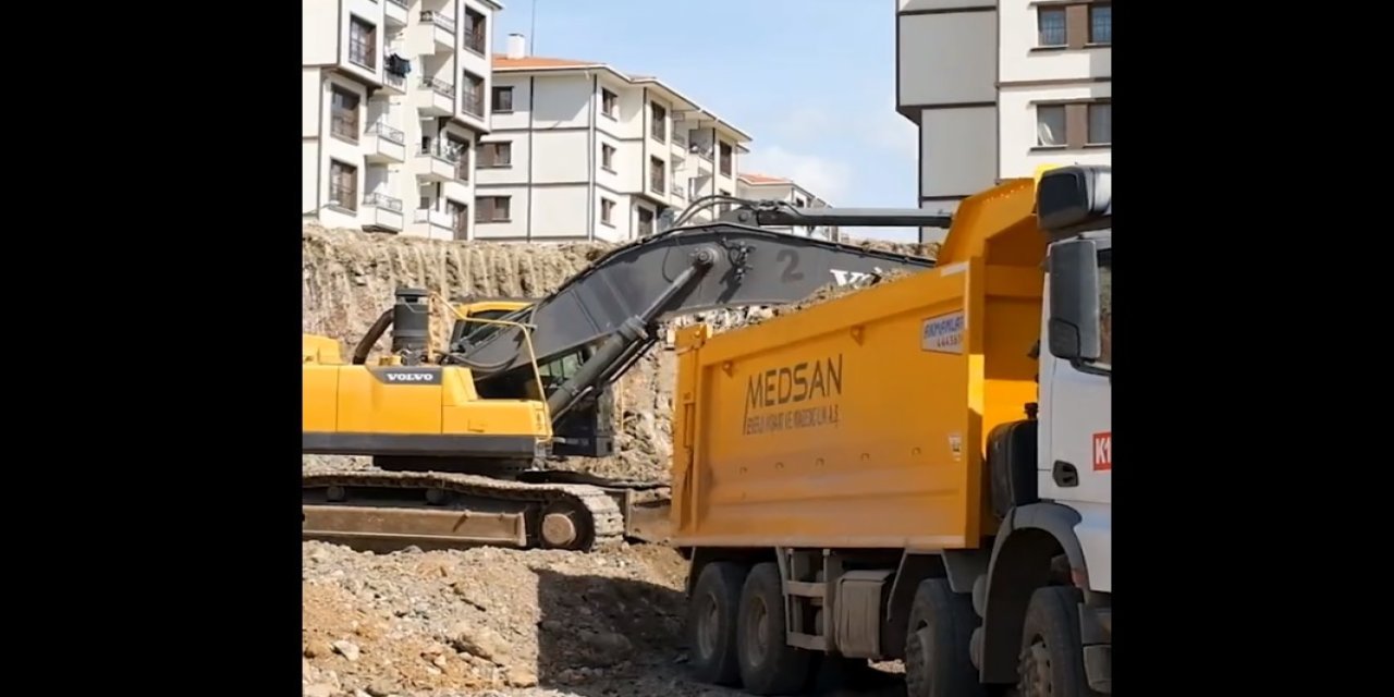 Bakan Kurum: Kahramanmaraş'ta ilk kazmayı vurduk
