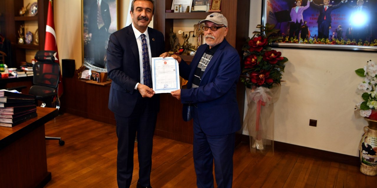 Herkes arsa ararken o arsasını bağışladı