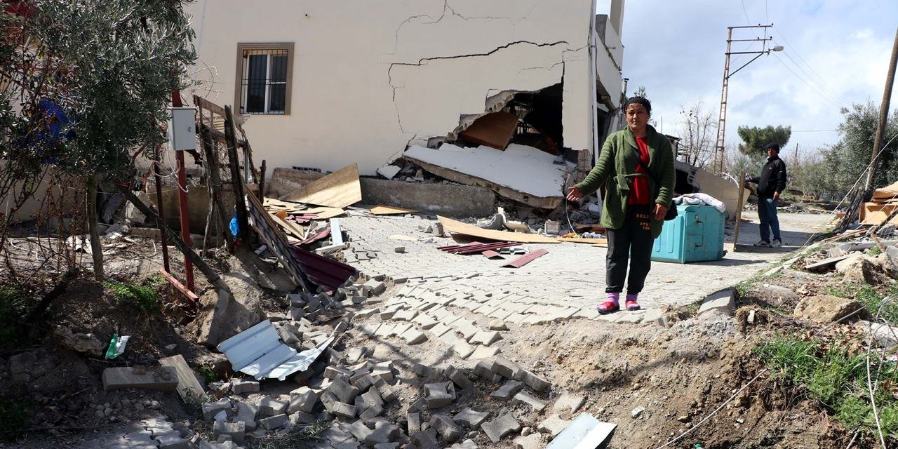 Deprem evin yönünü değiştirdi