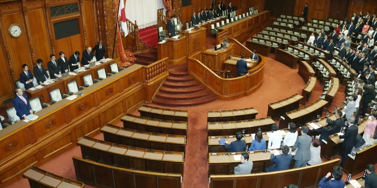 Seçildiğinden beri Meclis'e gelmeyen YouTuber'ın milletvekilliği düşürüldü